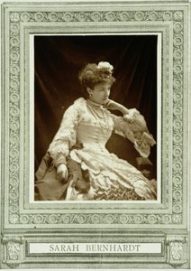Sarah Bernhardt (1844-1923), uit Galerie Contemporaine, ca. 1874-78 door French Photographer